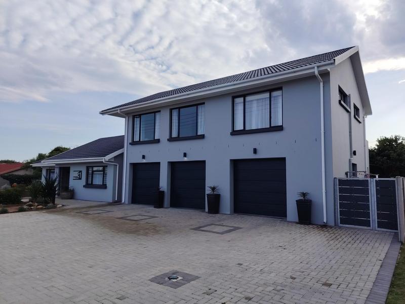 5 Bedroom Property for Sale in Fraaiuitsig Western Cape